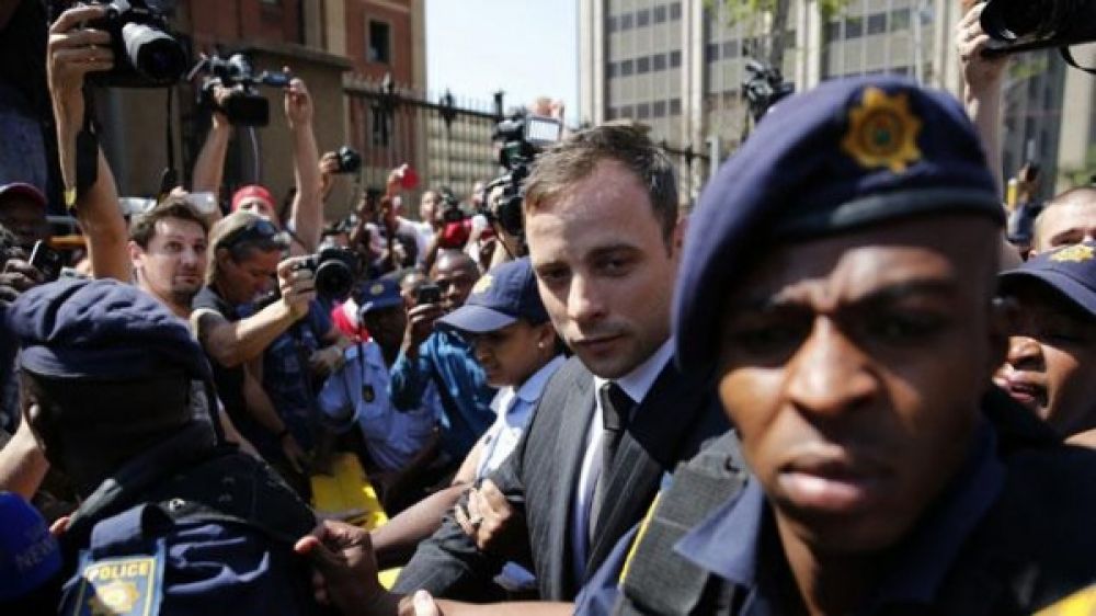 D&eacute;sormais surnomm&eacute; Bad runner, Oscar Pistorius est conduit en prison.