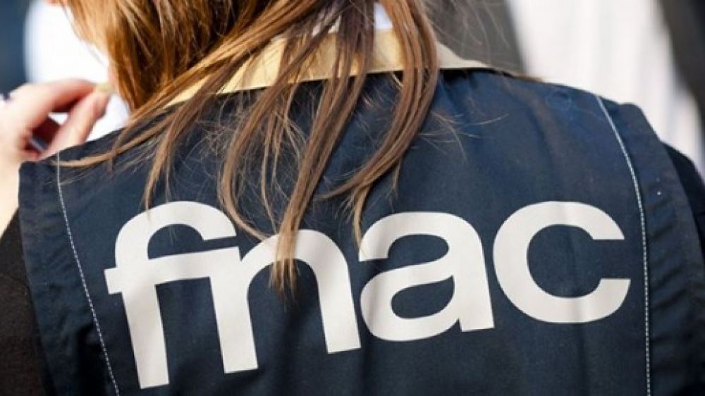 La Fnac recrute et offre des CDD de 2 à 3 mois pour la fin de l'année. Source : Facebook Fnac