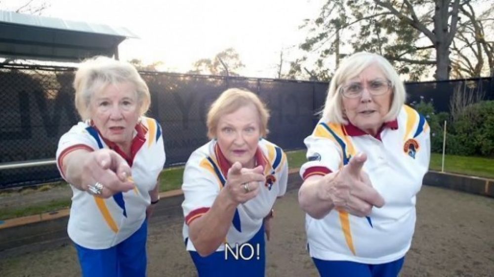 Terry, Janine et Wyn se sont appropri&eacute;es &quot;Singles Ladies&quot; de Beyonc&eacute; pour sauver leur club de bowling 