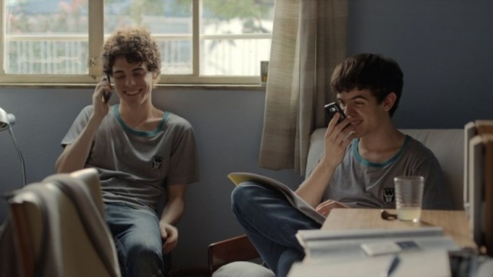 Gabriel (à gauche) et Leonardo (à droite) sont les deux protagonistes de cette comédie romantique.