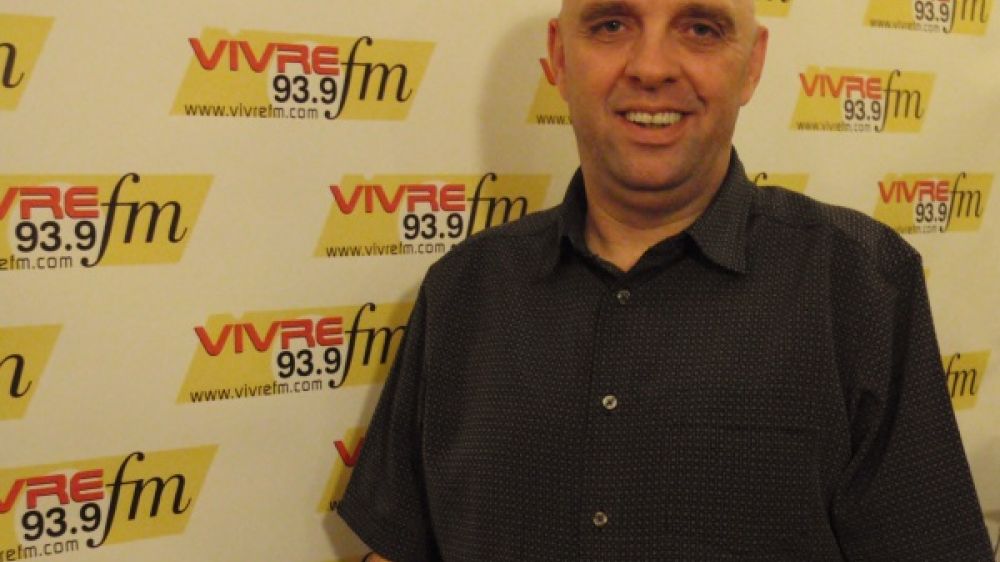 Philippe Croizon dans les studios de Vivre FM, lundi 17 mars 2014.