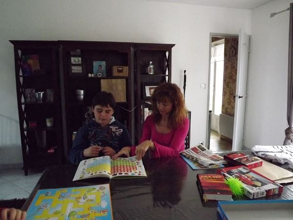 Agnès Regardin est en grève de la faim depuis 8 jours pour dénoncer la situation de son fils Matteo, garçon autiste de 14 ans.