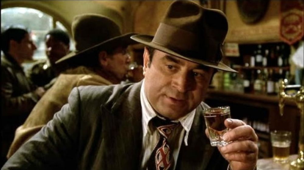 Bob Hoskins dans son rôle le plus populaire, Eddie Vaillant dans "Qui veut la peau de Roger Rabbit?"
