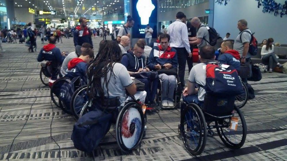 L'équipe de France de Rugby Fauteuil à son arrivée à l'aéroport de Syndney (Australie) 28 juillet 2018 Photo : copyright page facebook france paralympique