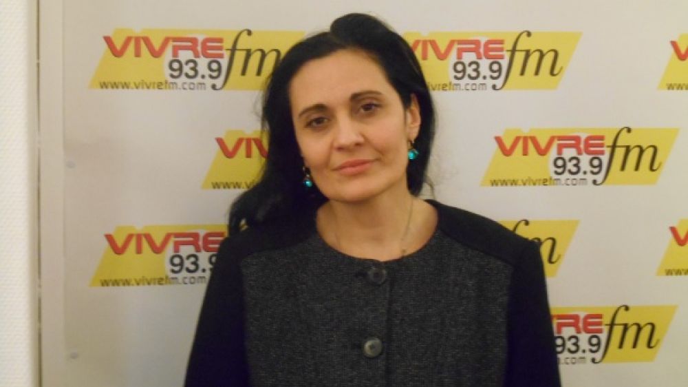 Olivia Cattan est venu présenter son livre "D'un monde à l'autre" dans les studios de Vivre FM