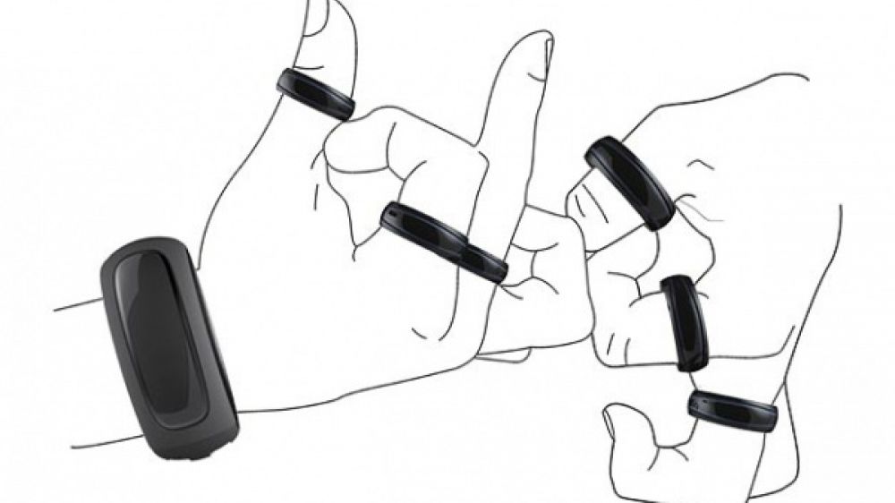 Equipé de bagues et d'un bracelet, cette invention pourrait révolutionner la communication pour les sourds-muets