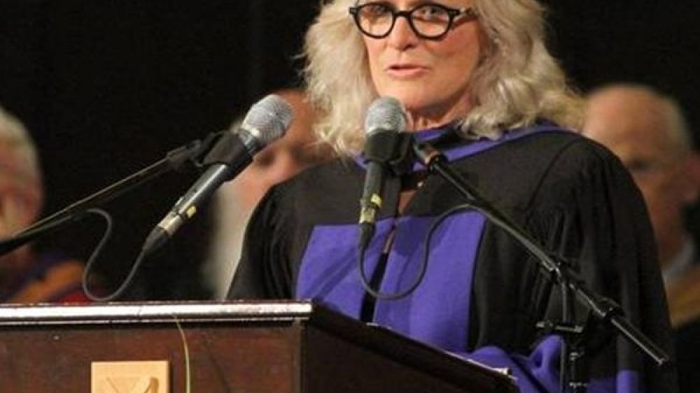 Glenn Close à l'Université de la Reine d'Otawa réaffirme sa volonté de sensibiliser aux maladies mentales.