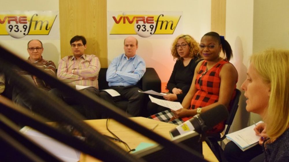 Les stagiaires de la formation Vivre FM interrogent S&eacute;gol&egrave;ne Neuville