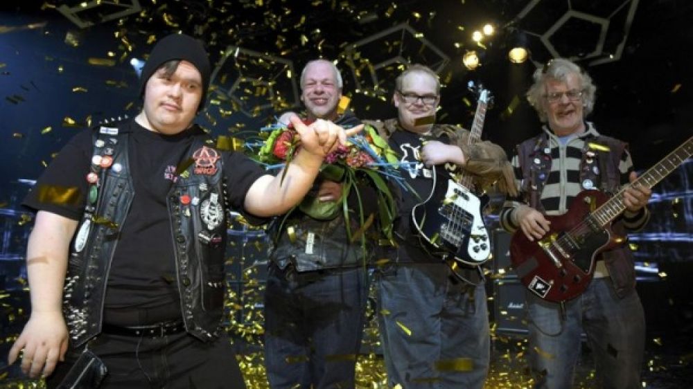 Toni V&auml;litalo (batteur), Kari Aalto (chanteur), Sami Helle (bassiste) et Pertti Kurrikka (guitariste), tout juste s&eacute;lectionn&eacute;s pour repr&eacute;senter la Finlande &agrave; l&#039;Eurovisions avec leur groupe, PKN (Photo : Lehtikuva Markku Ulander. AFP)