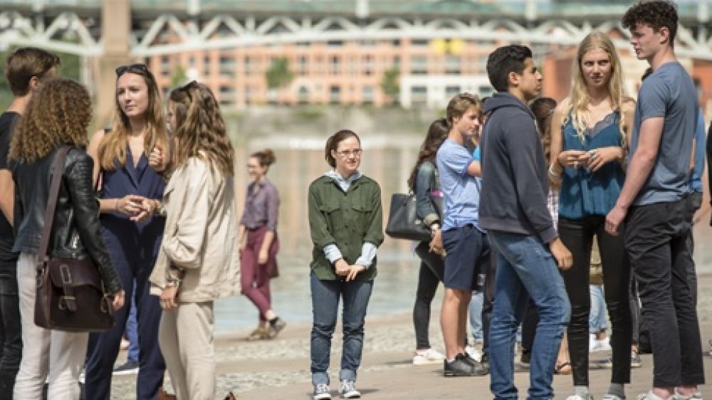 Laura (Marie Dal Zotto) veut réussir son bac malgrè les préjugés et les obstacles