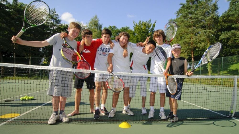 Le Tennis fait partie des activit&eacute;s que vous pourrez trouver pour votre enfant cet &eacute;t&eacute; (Cr&eacute;dit Photo : Tennis : 00028883 / &copy;UCPA - Vincent COLIN)