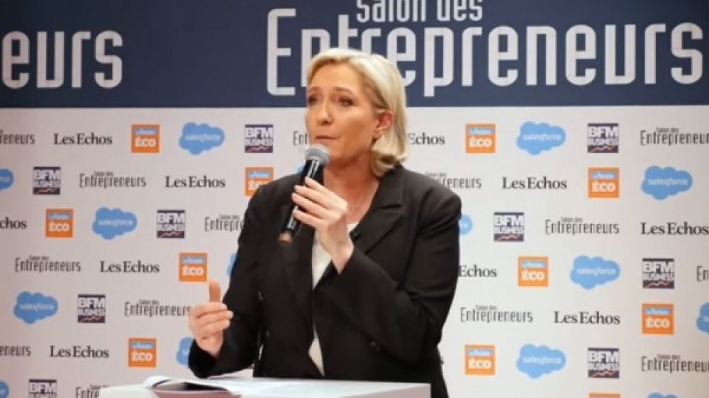 Marine Le Pen annonce deux "engagements" sur le handicap