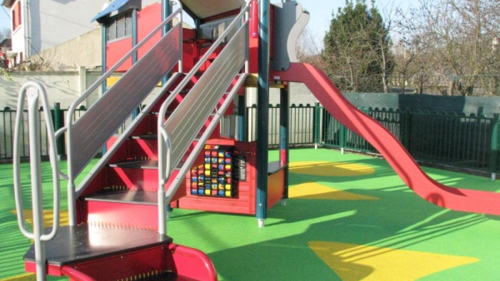 Une aire de jeux adaptée aux personnes handicapées