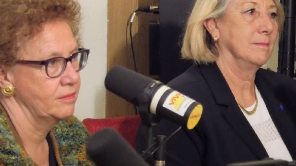 Marie-Sophie Desaulle avec des lunettes, soutien d&#039;Emmanuel Macron, face &agrave; Jo&euml;lle M&eacute;lin proche de Marine Le Pen