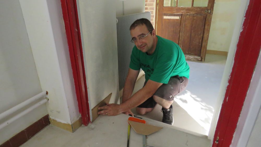 Georgio Loiseau pendant les travaux de l'école - été 2018 crédit : La Dépêche de Louviers - Thomas Guilbert.