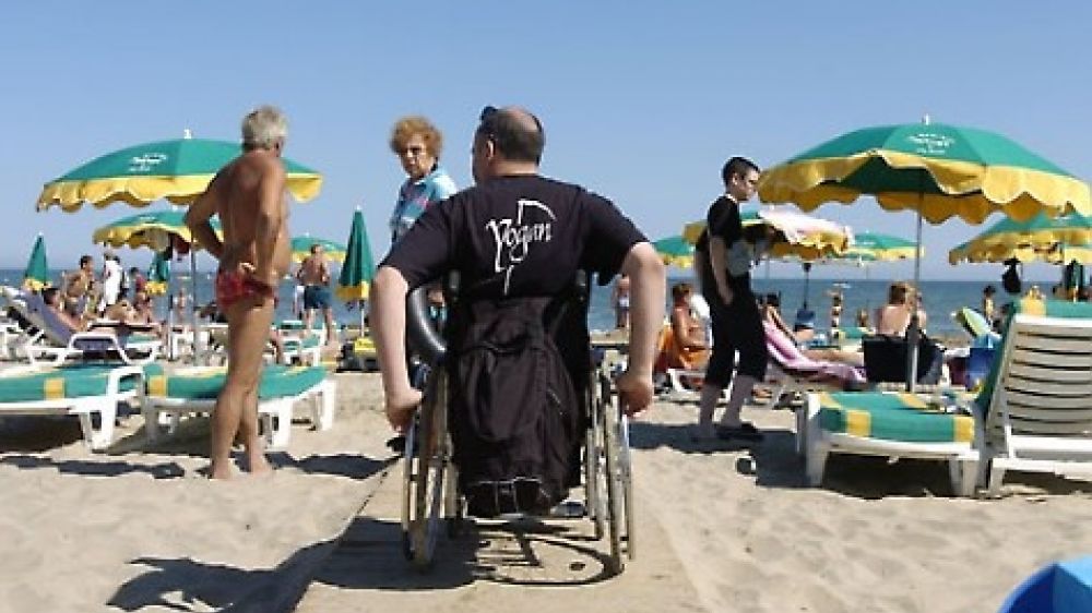 Le guide Handitourisme du Petit Futé répertorie notamment les plages accessibles.