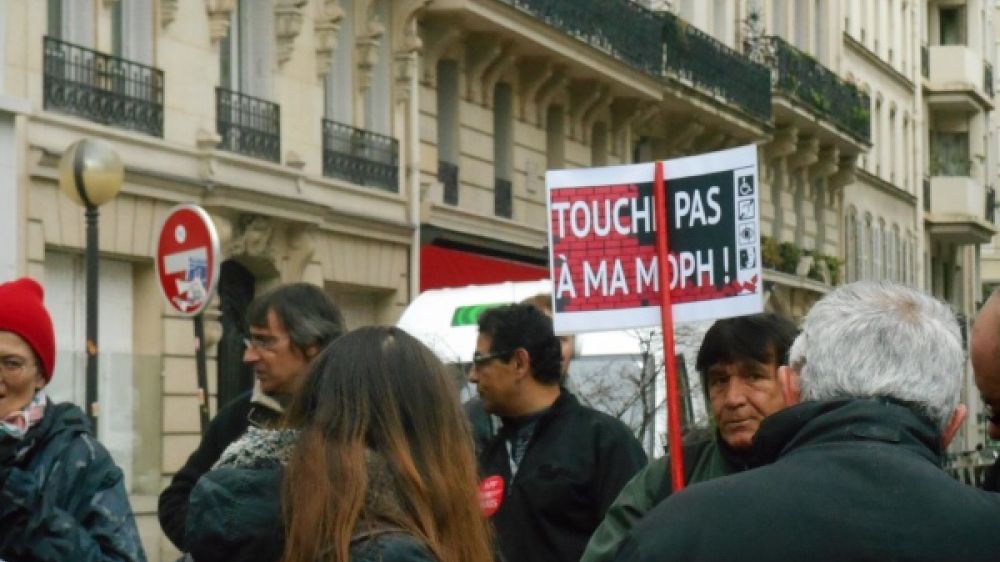 Des militants de l&#039;APF lors de la manifestation du Jeudi 14 octobre 2015.