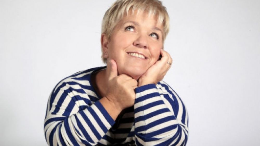 Mimie Mathy succède à Sophie Marceau à la troisième place du classement.