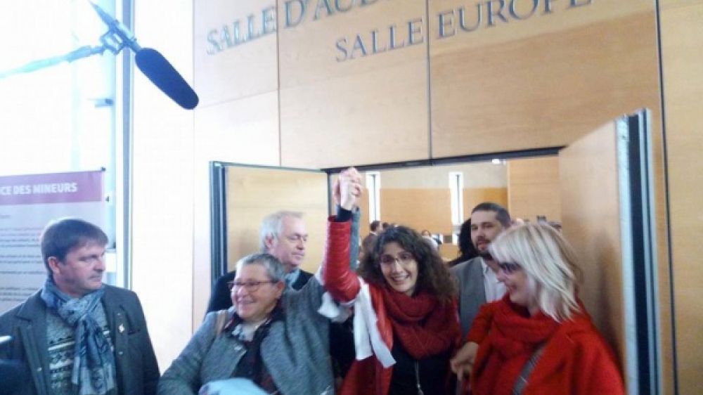 Céline Boussié à la sortie de la salle d'audience