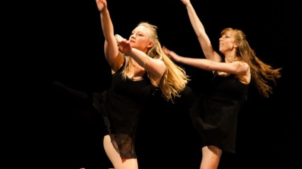 Une magnifique prestation aux Nationales. Qui irait imaginer que l'une de ces danseuses est unijambiste ?