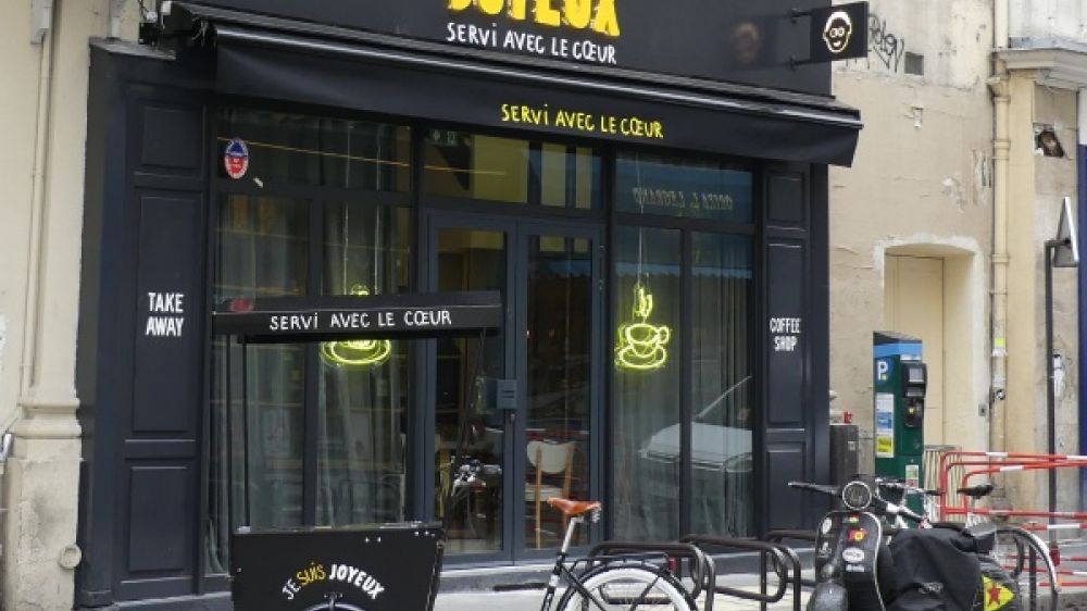 L'entrée du café Joyeux, rue Saint-Augustin à Paris