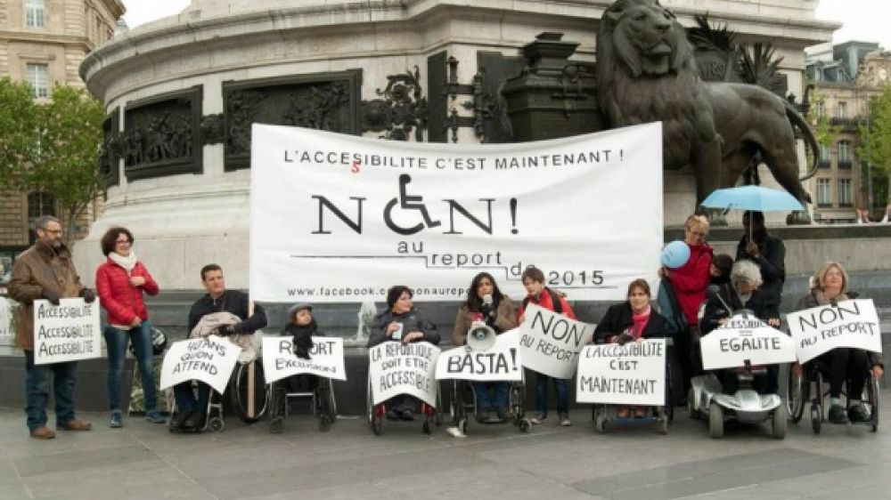 Manifestation du collectif Non au report 2015 en avril dernier sur la place de la Bastille &agrave; Paris