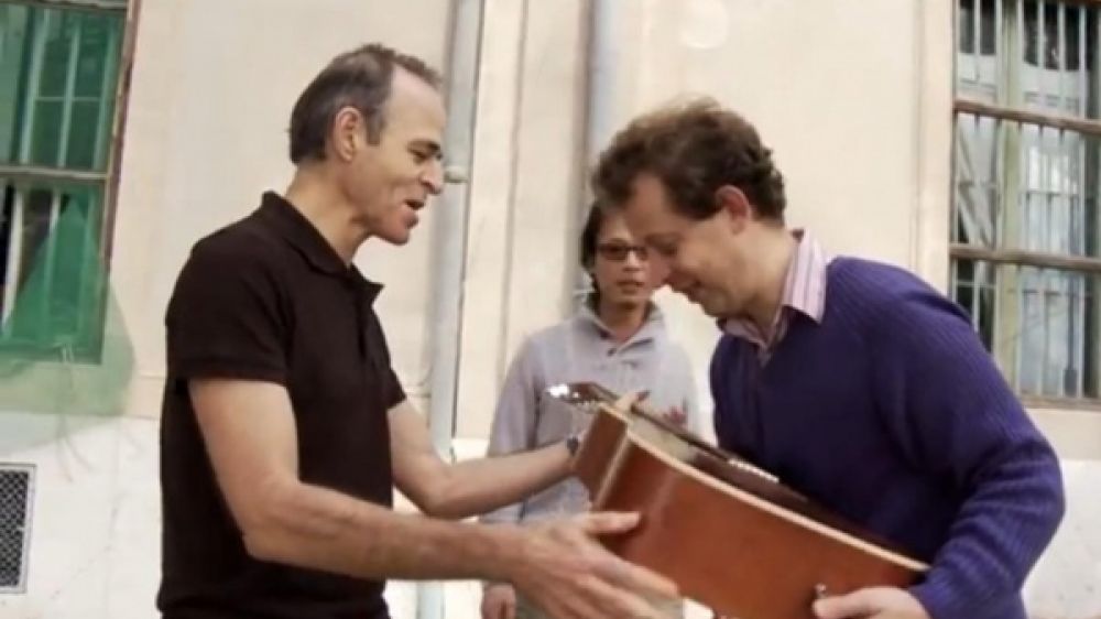 Jean-Jacques Goldman réalise un clip au profit d'une fondation.