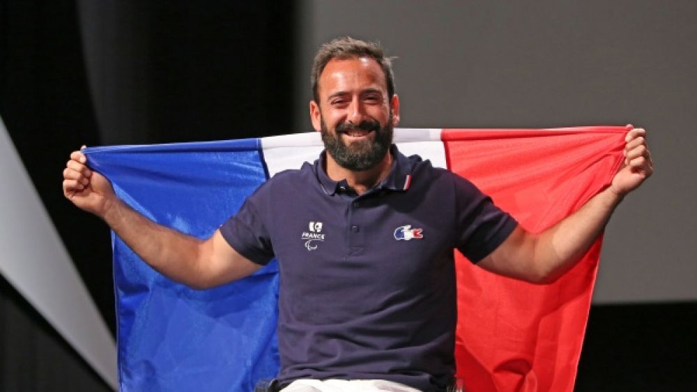 Micha&euml;l J&eacute;r&eacute;miasz, d&eacute;sign&eacute; porte-drapeau de la d&eacute;l&eacute;gation fran&ccedil;aise (CPSF, G. Picout)