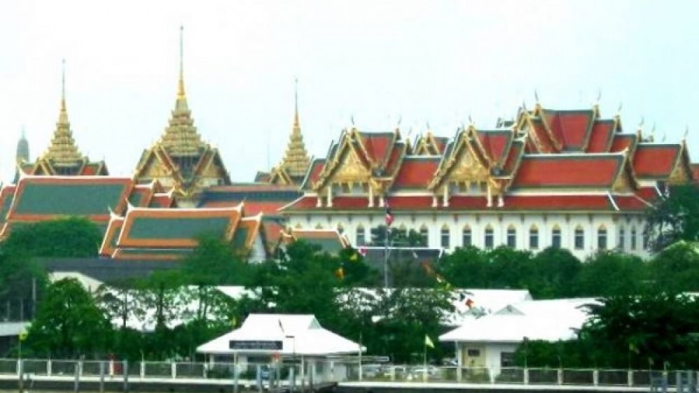 Le palais royal de Bangkok vu du fleuve