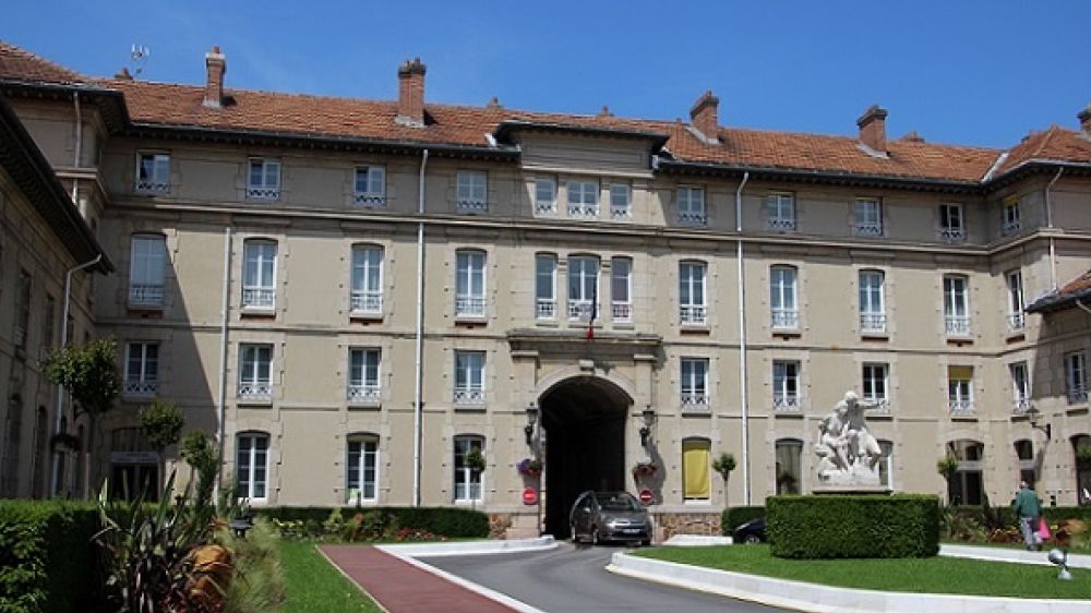 L&#039;h&ocirc;pital psychatrique Paul-Guiraud est devenu le th&eacute;&acirc;tre d&#039;un conflit social.