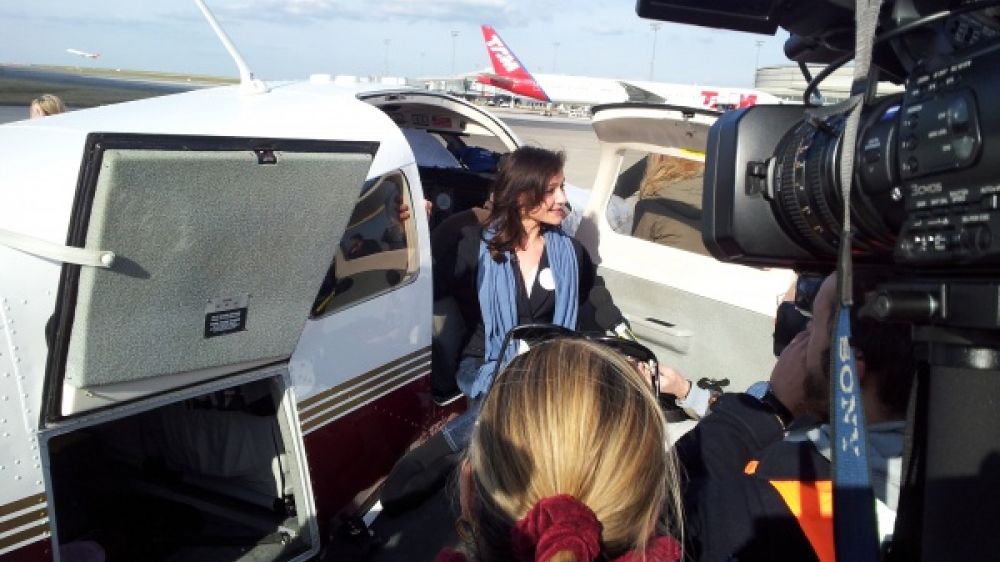 Dorine Bourneton et son piper sur les pistes de Roissy Charles de Gaulle