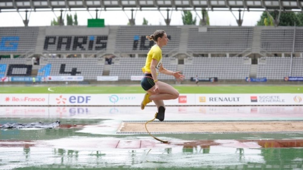 La pluie et la piste d&eacute;tremp&eacute;e n&#039;ont pas emp&ecirc;ch&eacute; Marie Am&eacute;lie Le Fur de faire une belle performance en longueur. Photo Didier Echelard France Paralympique