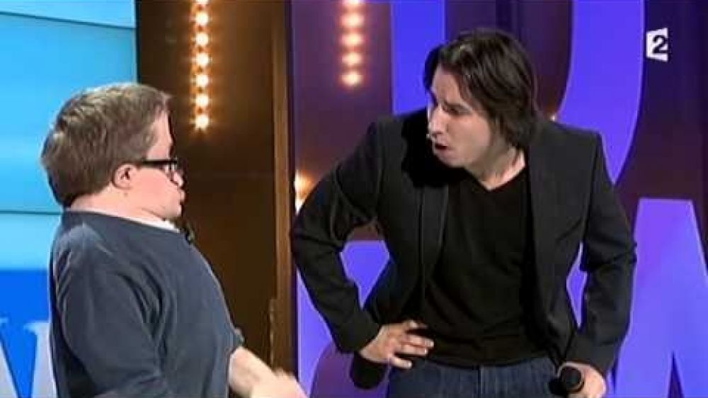 Guillaume Bats et Jérémy Ferrari dans la séquence "Handicap, handi-pas-cap" du "ONDAR Show"