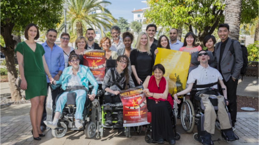Les gagnants de la précédente édition et l'équipe du festival Entr'2 Marches
