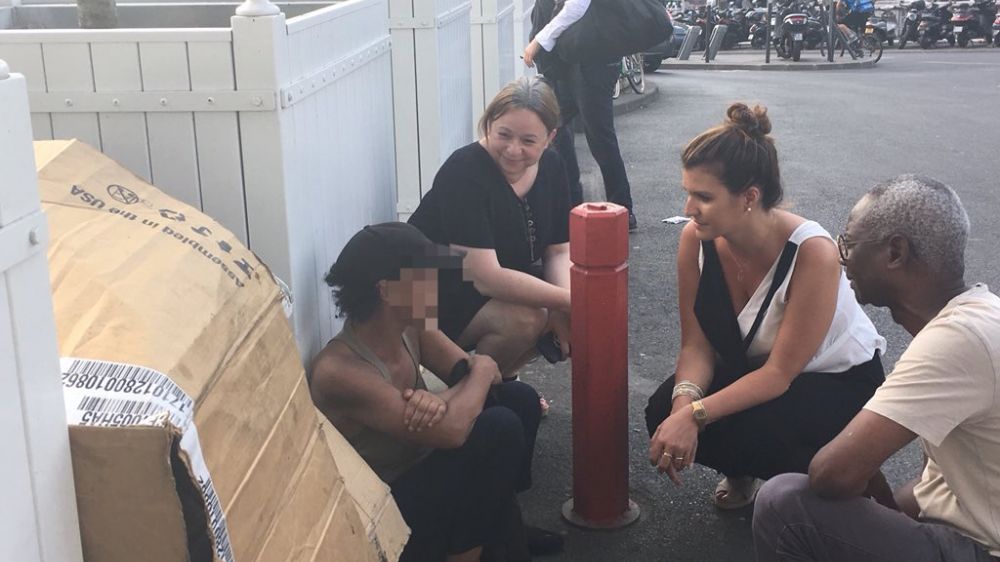 Marlène Schiappa - secrétaire d’État chargée de l’Égalité entre les femmes et les hommes - rencontre des femmes SDF (Paris 12) - 25/07/2018 @PhotoVivreFM