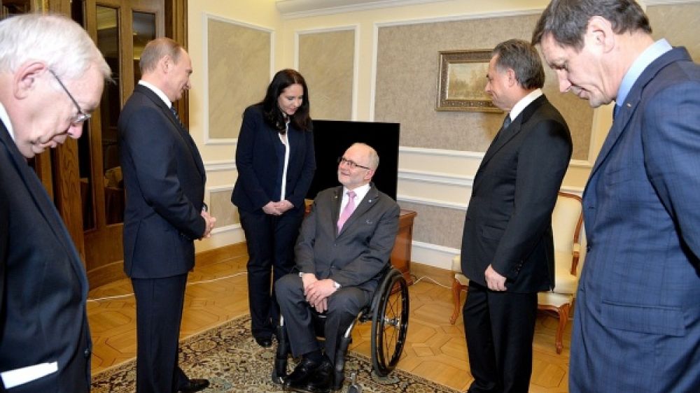 Le président du Comité paralympique russe Vladimir Lukin, Vladimir Poutine, le président de l'IPC Philip Craven, le ministre des sports russe Vitaly Mutko et le Pdt du comité olympique russe Alexander Zhukov en janvier 2016 au Kremlin.