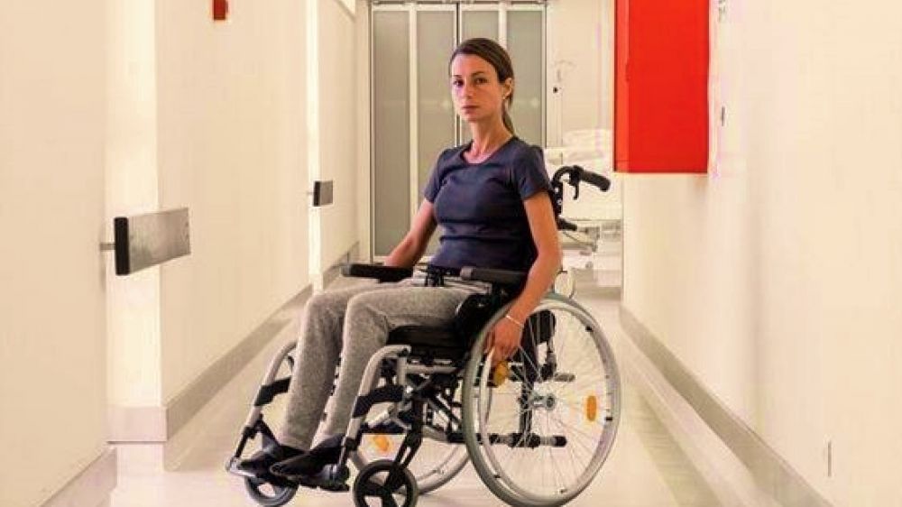 Fr&eacute;d&eacute;rique Beaumont (Jennifer Lauret), dans &quot;Une famille formidable&quot; sur TF1.