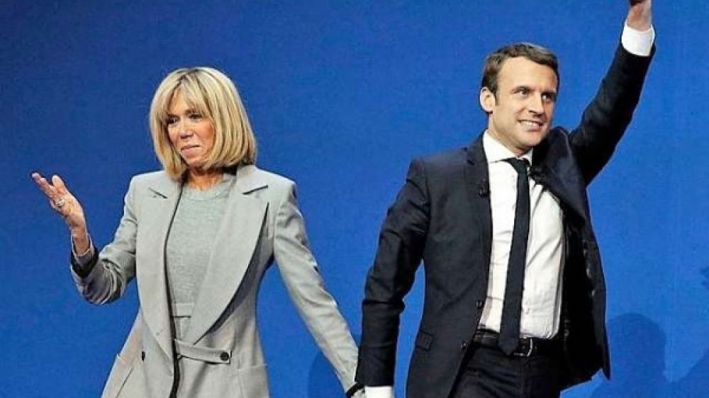 Emmanuel et Brigitte Macron le 23 avril 2017, au soir du premier tour de la pr&eacute;sidentielle