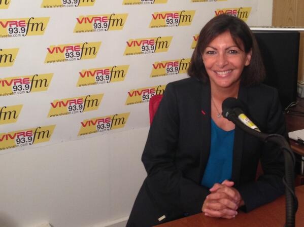 Anne Hidalgo dans les studios de Vivre FM, jeudi 6 septembre 2013